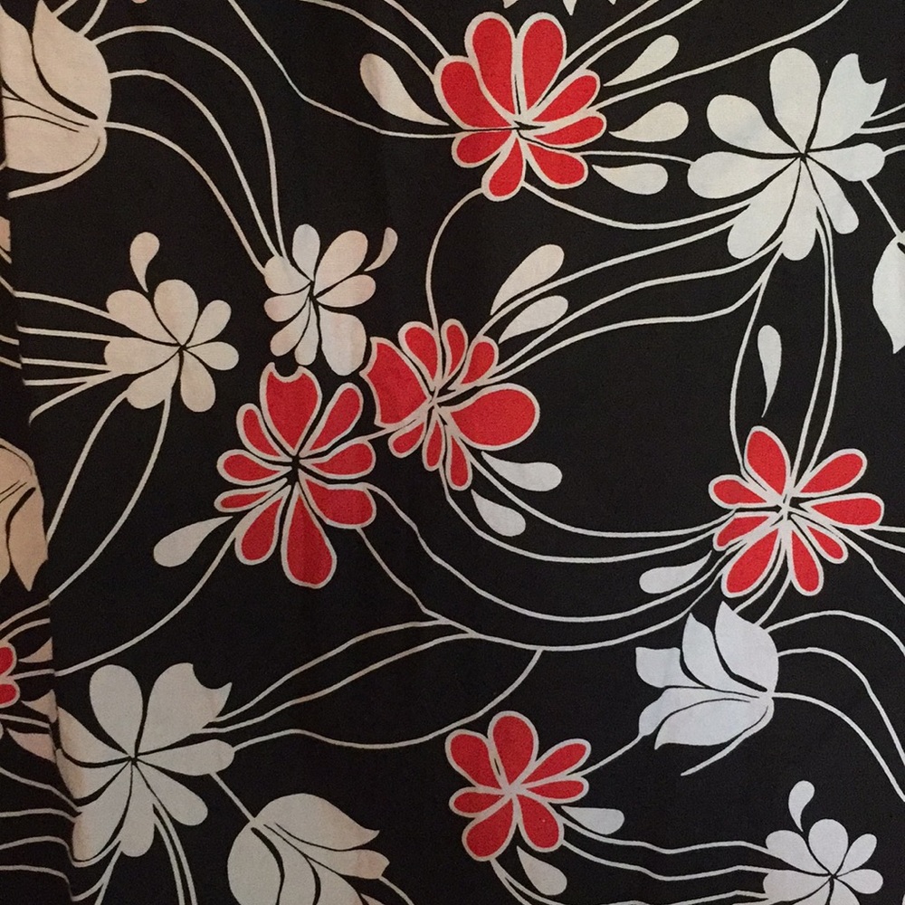 Flower Patterned Skirt - Picture 2 of 3
